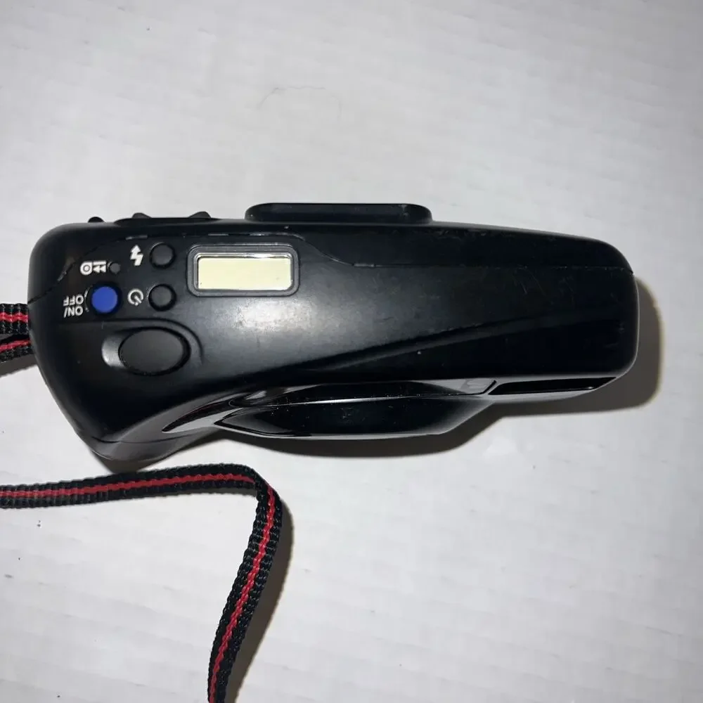 Yashica Elite 70 Zoom 35mm Film Camera 38-70mm Lens Kyocera Tested Japan